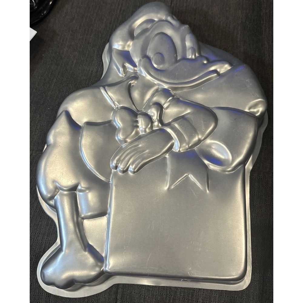 Wilton Disney Donald Duck with a present cake pan / 502-7245